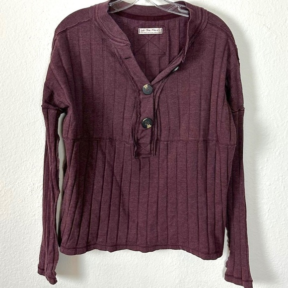 Free People Bohemian Grunge Ribbed Henley Boxy Top Raw Hem Plum Wine Size XS - Picture 12 of 17